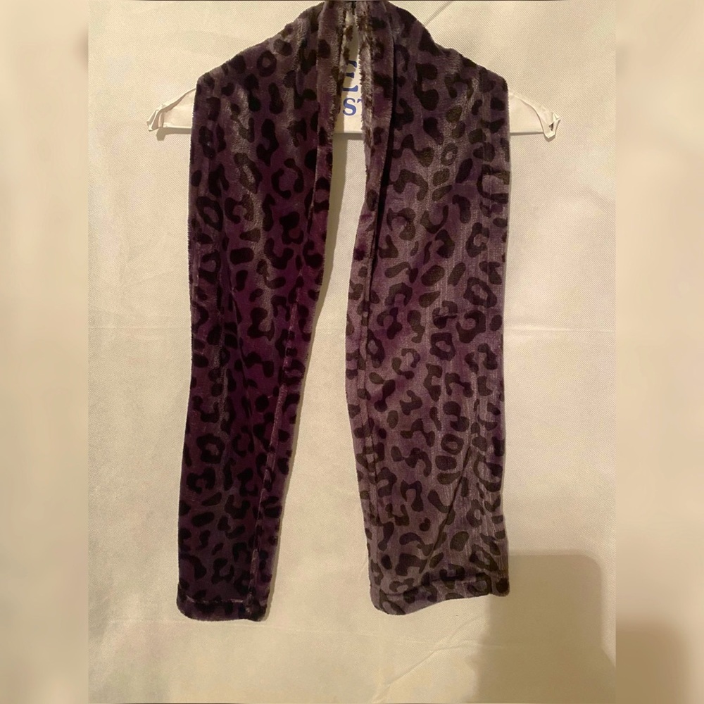 🚨Leopard print scarf🚨